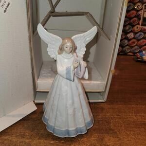 Vintage LLADRO  “HEAVENLY HARPIST” #5830 Porcelain 8 Inch Figurine W/ Box